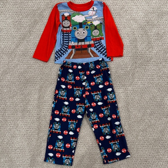 Thomas & Friends Red and Navy Pajama Set Boys Size 5T - Picture 1 of 5